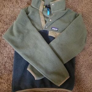 2 tone green patagonia pullover